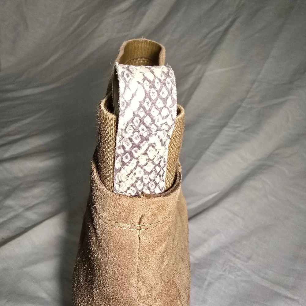 Dolce Vita Tan Suede Wedge Ankle Boots Lug Sole Snakeskin Pull Tab Womens 9